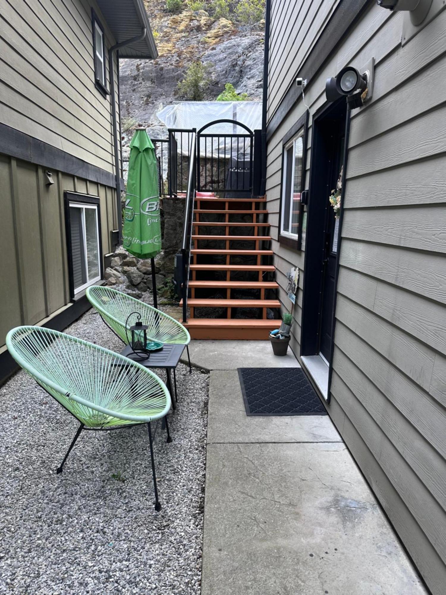 Separate Entry Sweet Victoria